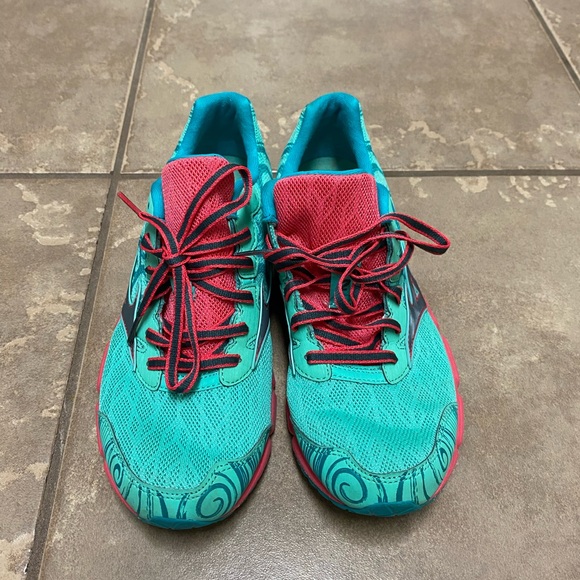 Mizuno Wave Running Shoes - Size 8 - Picture 2 of 5